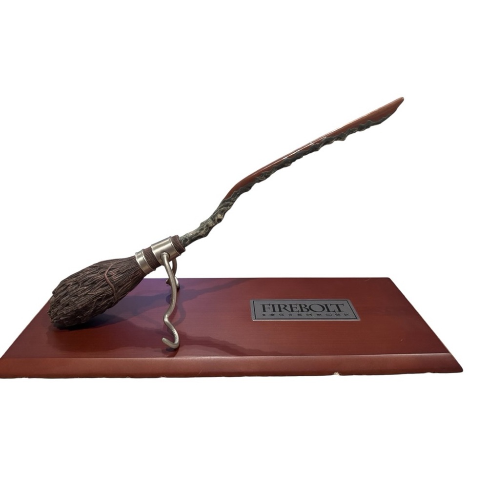 Harry Potter Firebolt Broom Metal Display Universal Studios WWOHP Collectible